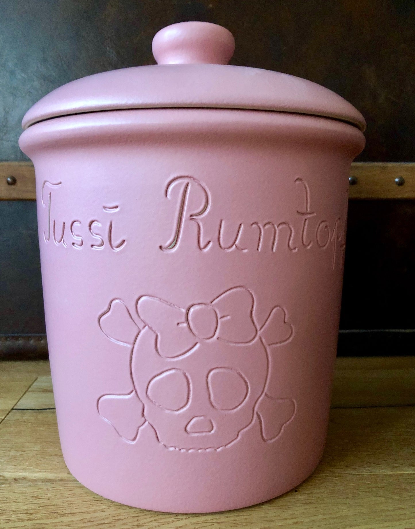 Rosa Party Rumtopf mit Totenkopf