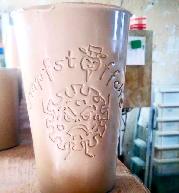 Werkstattbilder - Impfstöffche Becher in Produktion