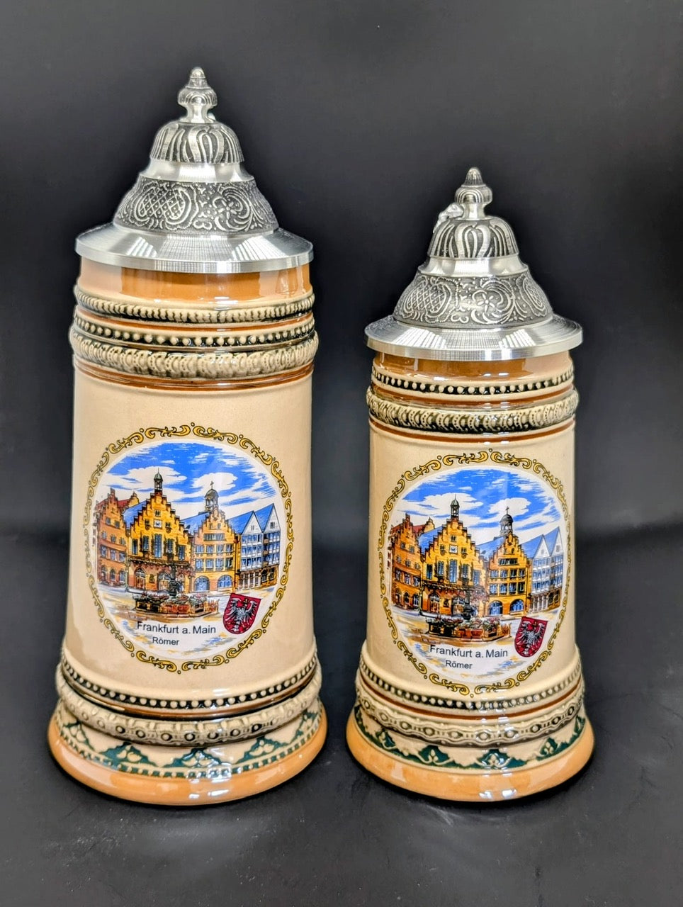 Traditionelle Deutsche Bierkrüge mit Zinndeckel