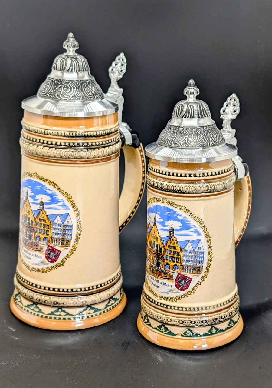 Traditionelle Deutsche Bierkrüge mit Zinndeckel