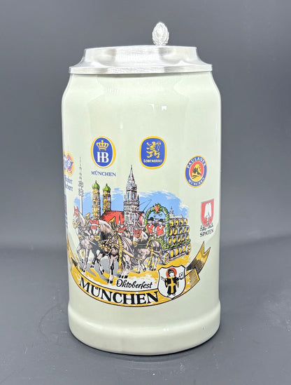 Traditionelle Deutsche Bierkrüge mit Zinndeckel
