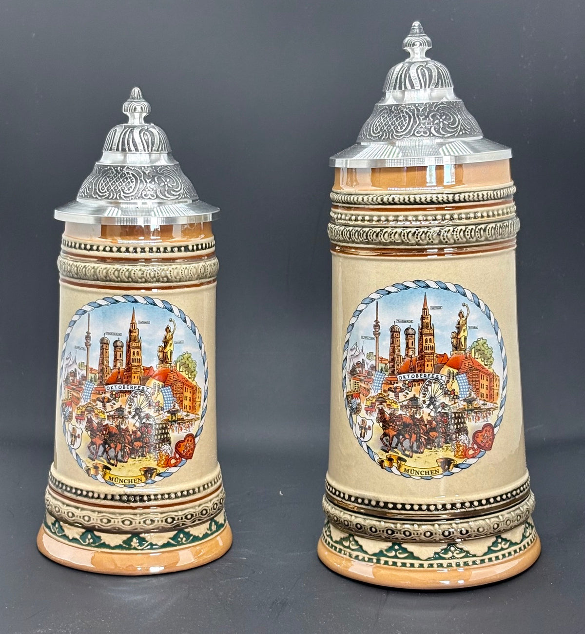 Traditionelle Deutsche Bierkrüge mit Zinndeckel