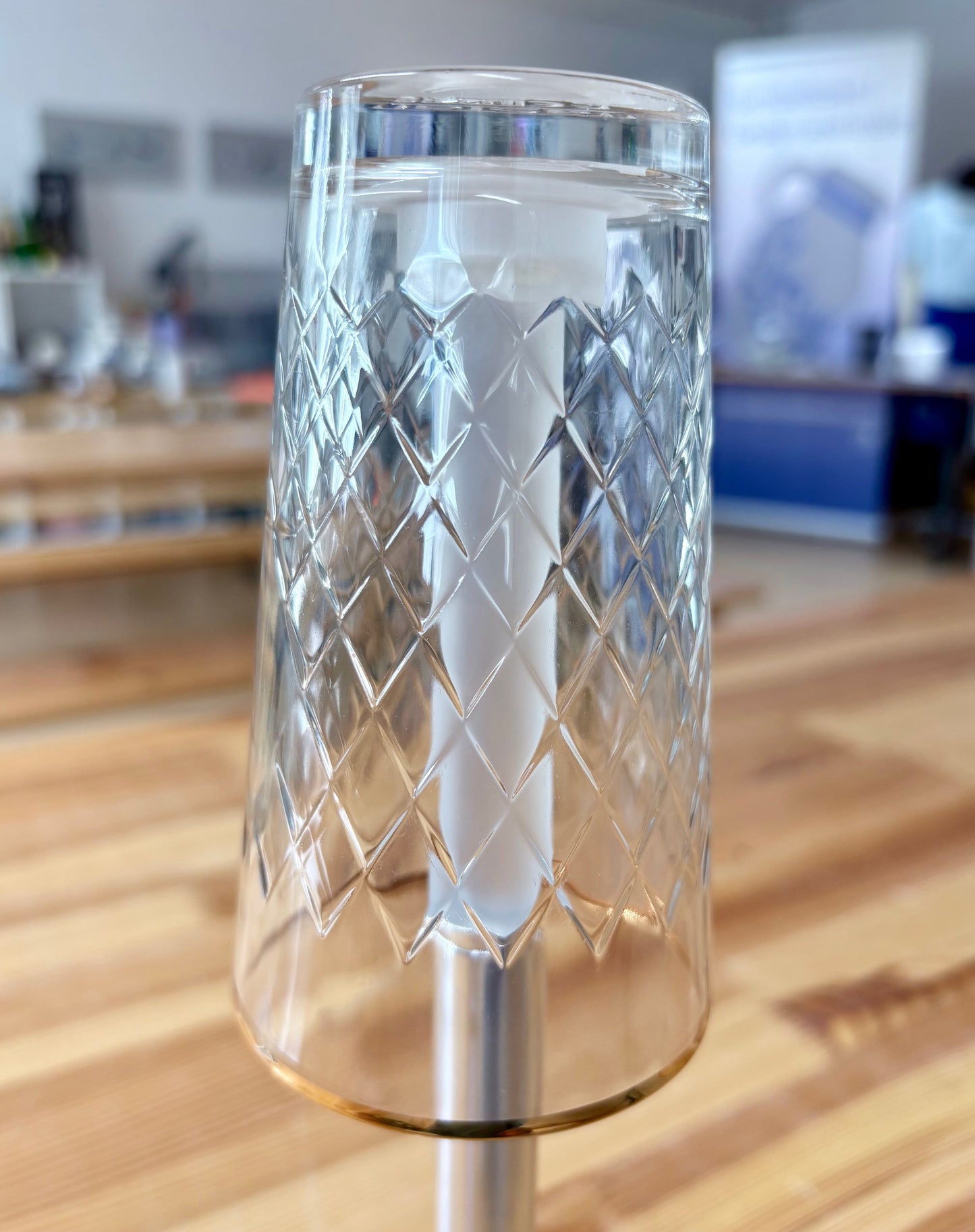 Frankfurter Lampe "Geripptes Glas" Weißlicht
