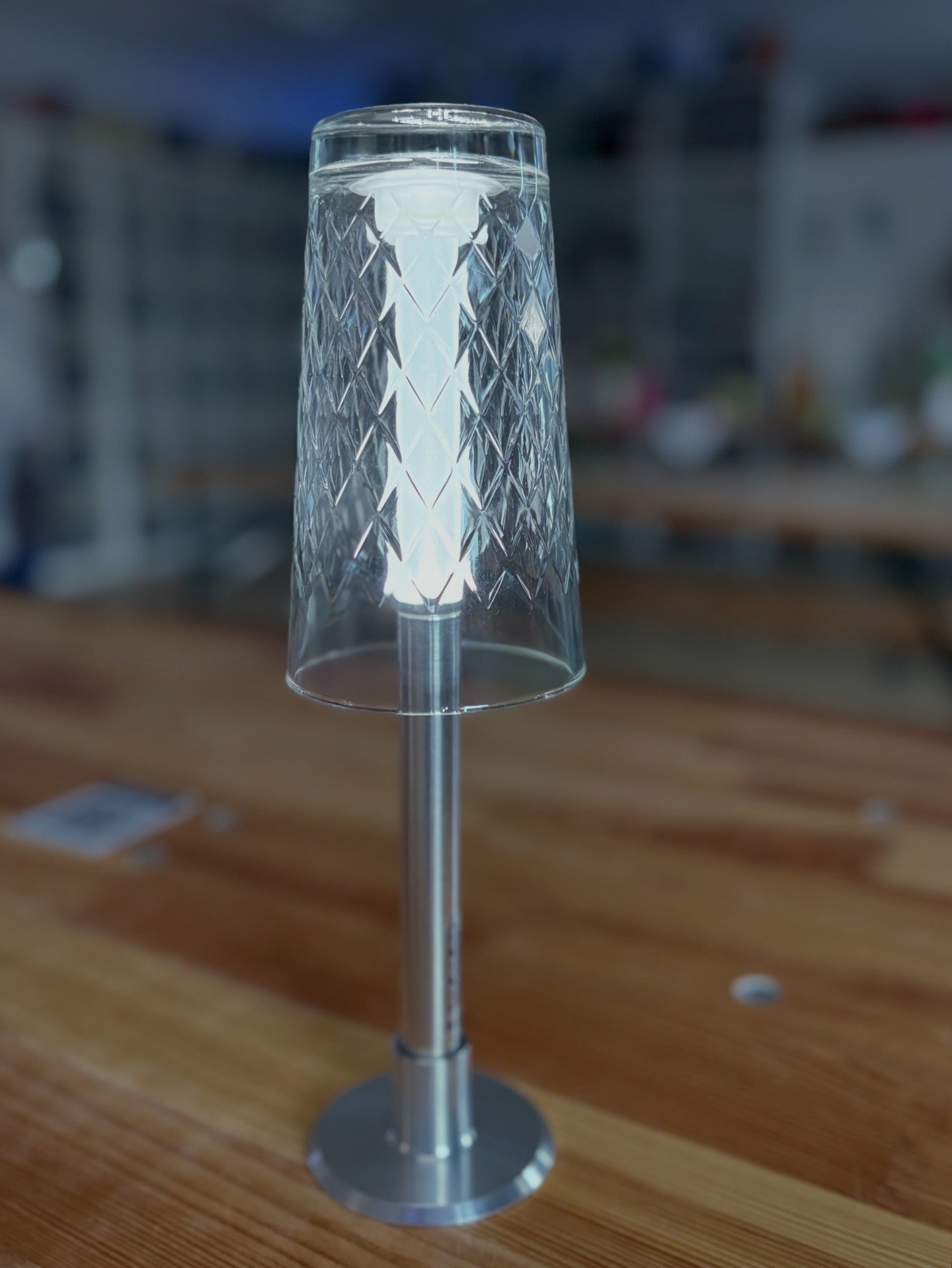 Frankfurter Lampe "Geripptes Glas" Weißlicht