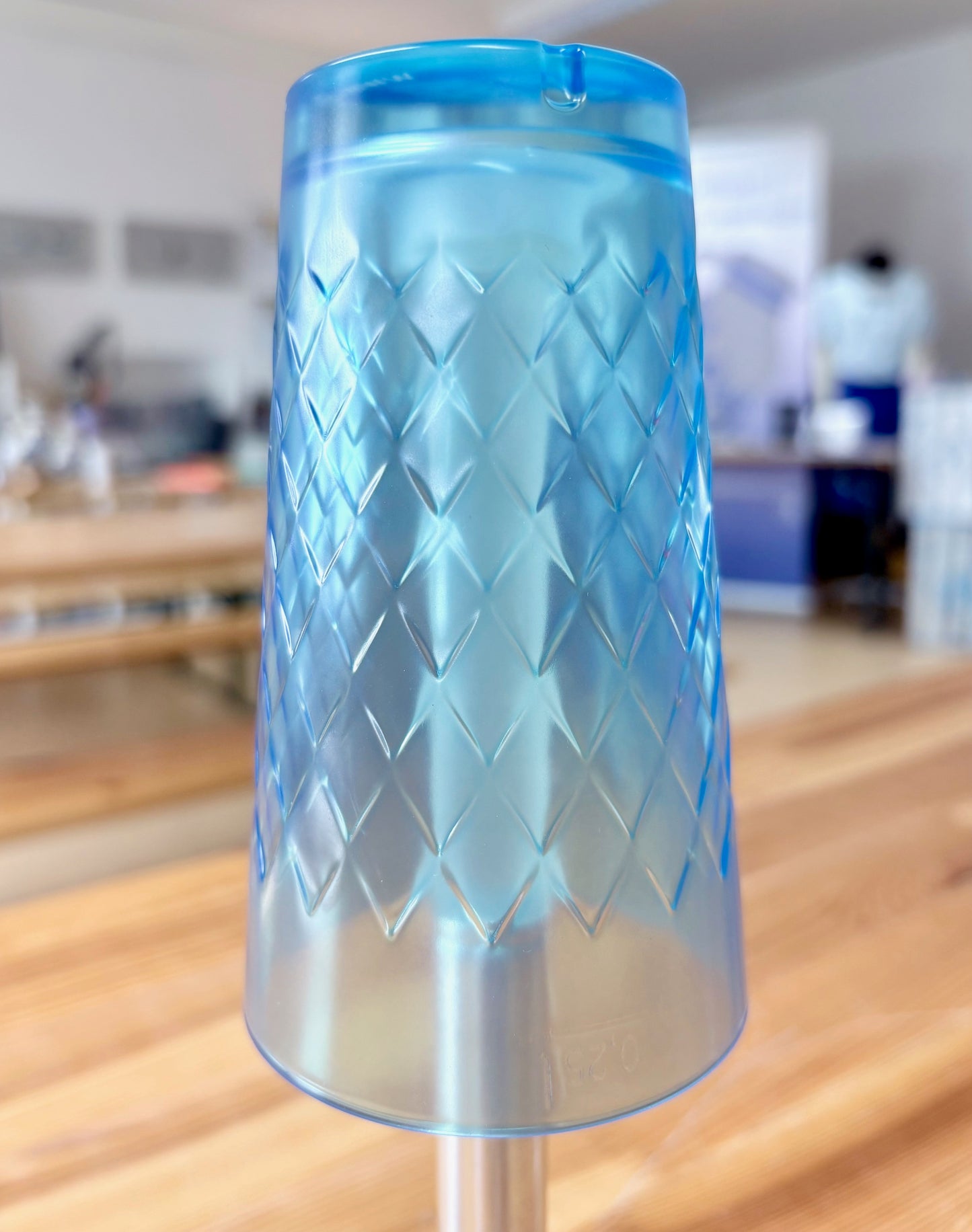 Frankfurter Lampe mit Neon Gerippten