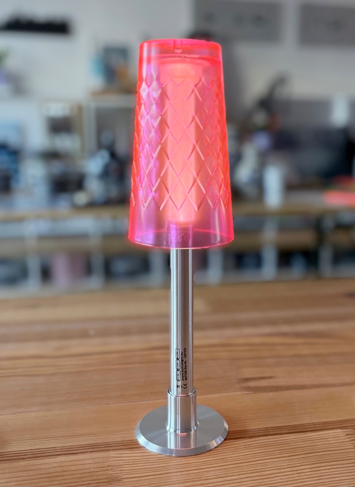 Frankfurter Lampe mit Neon Gerippten