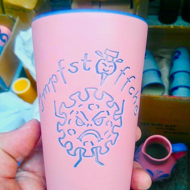 Rosa Diva Impfstöffche Becher