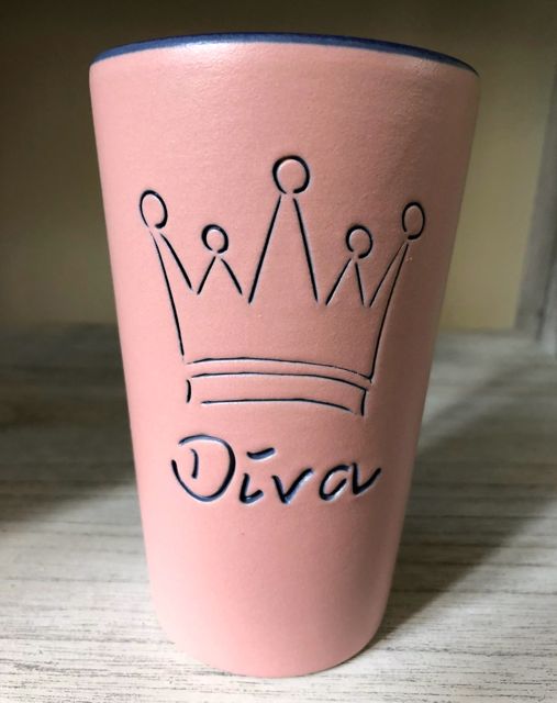 Rosa Diva Becher mit Krönchen