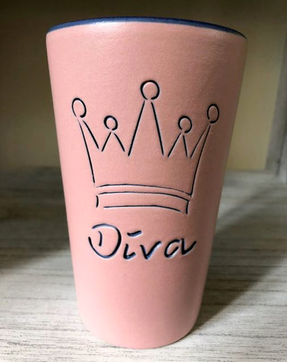 Rosa Diva Becher mit Krönchen